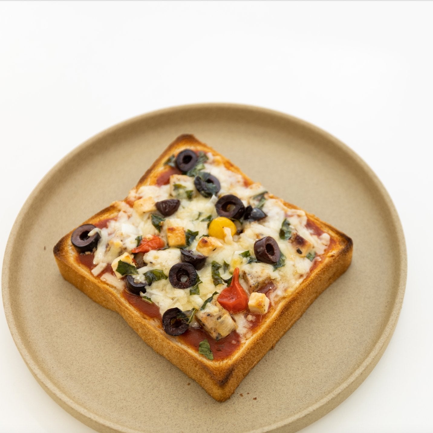 http://shop.tortoisegeneralstore.com/cdn/shop/articles/pizza-toast-equals-classic-comfort-food-balmudas-toaster-oven-recipe-534027.jpg?v=1680880782