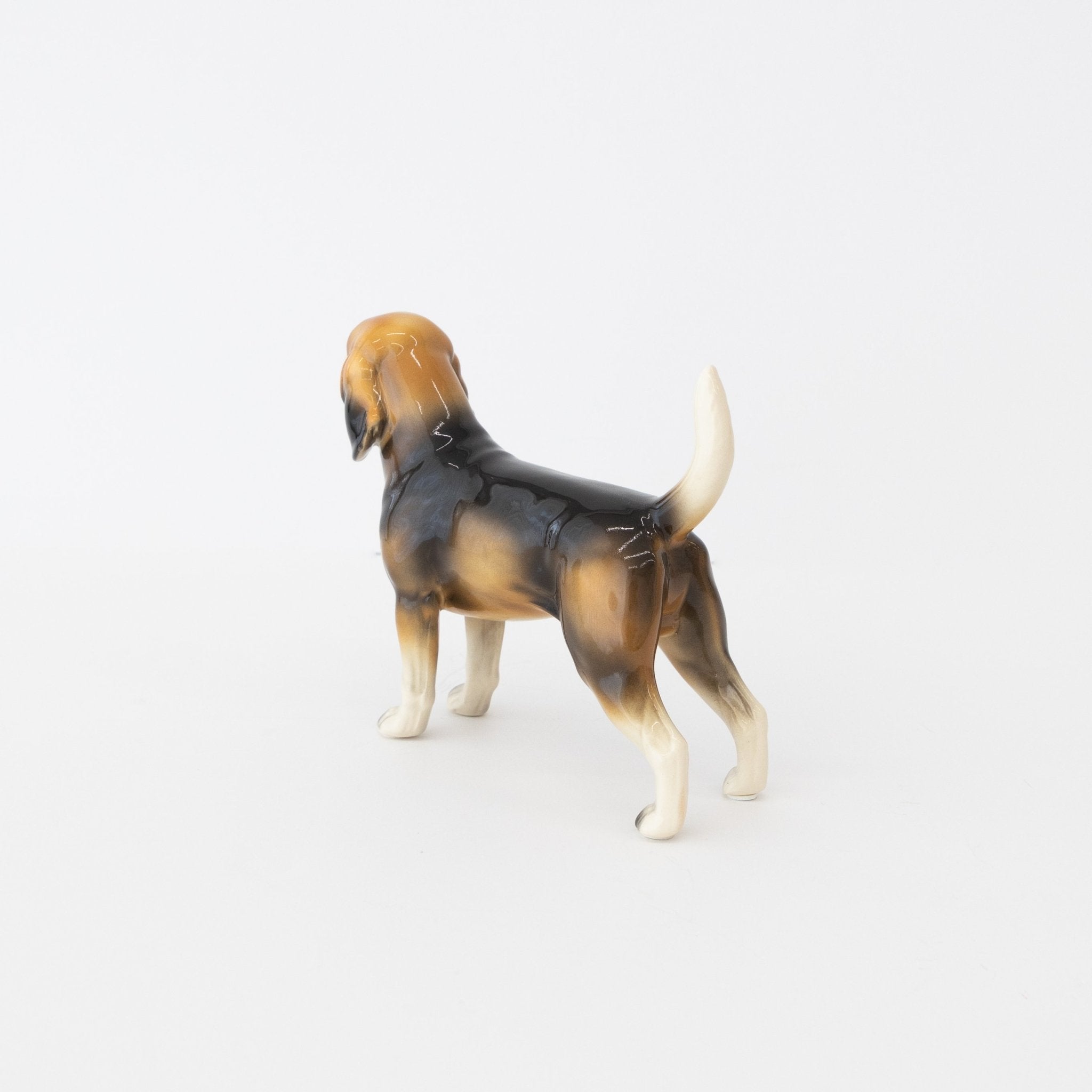 http://shop.tortoisegeneralstore.com/cdn/shop/products/ceramic-dog-figurine-beagle-567796.jpg?v=1633663774