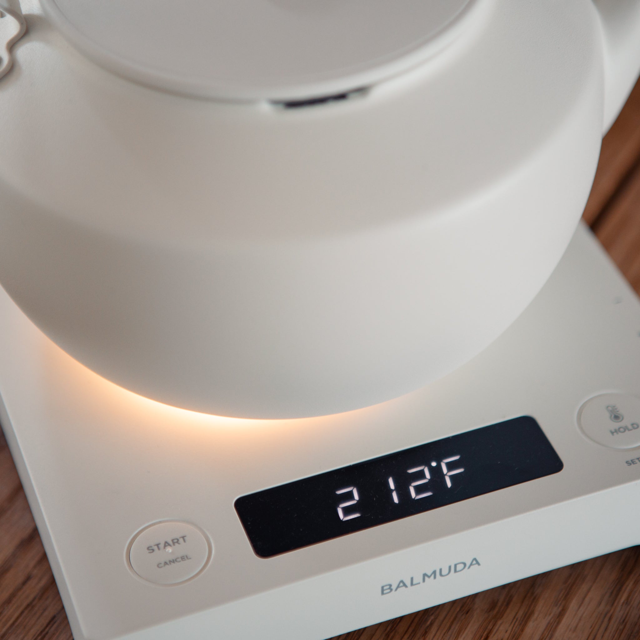 BALMUDA Moon Kettle ホワイト Amazon.com: BALMUDA MoonKettle | Electric Kettle with Temp