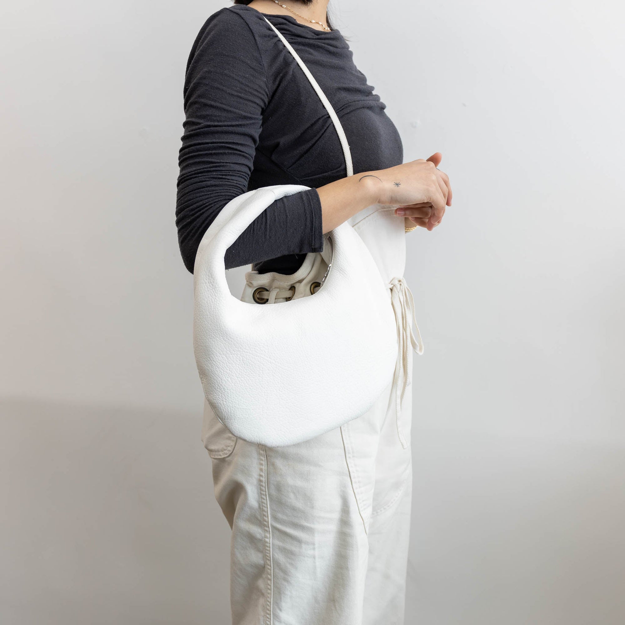 Aeta Deer Leather Round One Shoulder Bag Medium DA59 | Tortoise General Store