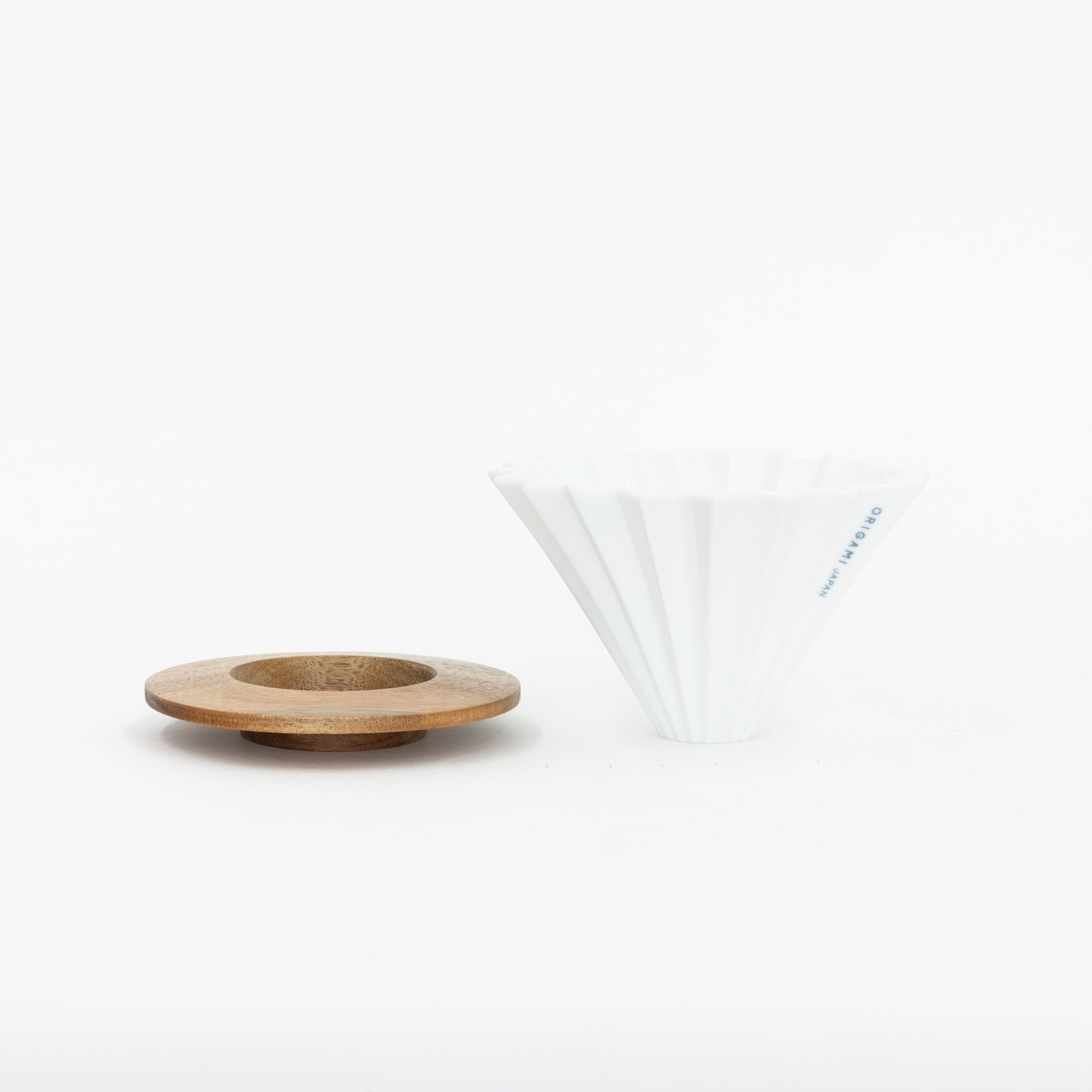 https://shop.tortoisegeneralstore.com/cdn/shop/products/ceramic-origami-coffee-drippers-220349.jpg?v=1696572605&width=2048