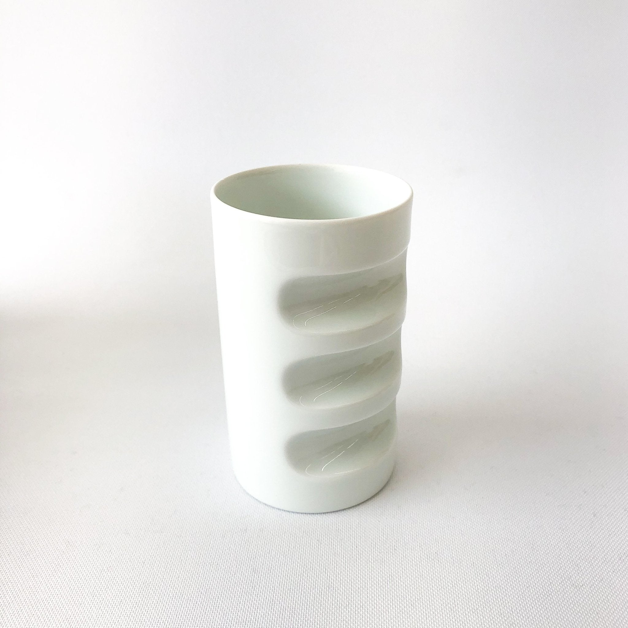 https://shop.tortoisegeneralstore.com/cdn/shop/products/fancy-cup-a-f-by-hakusan-porcelain-404803.jpg?v=1696542215&width=2048