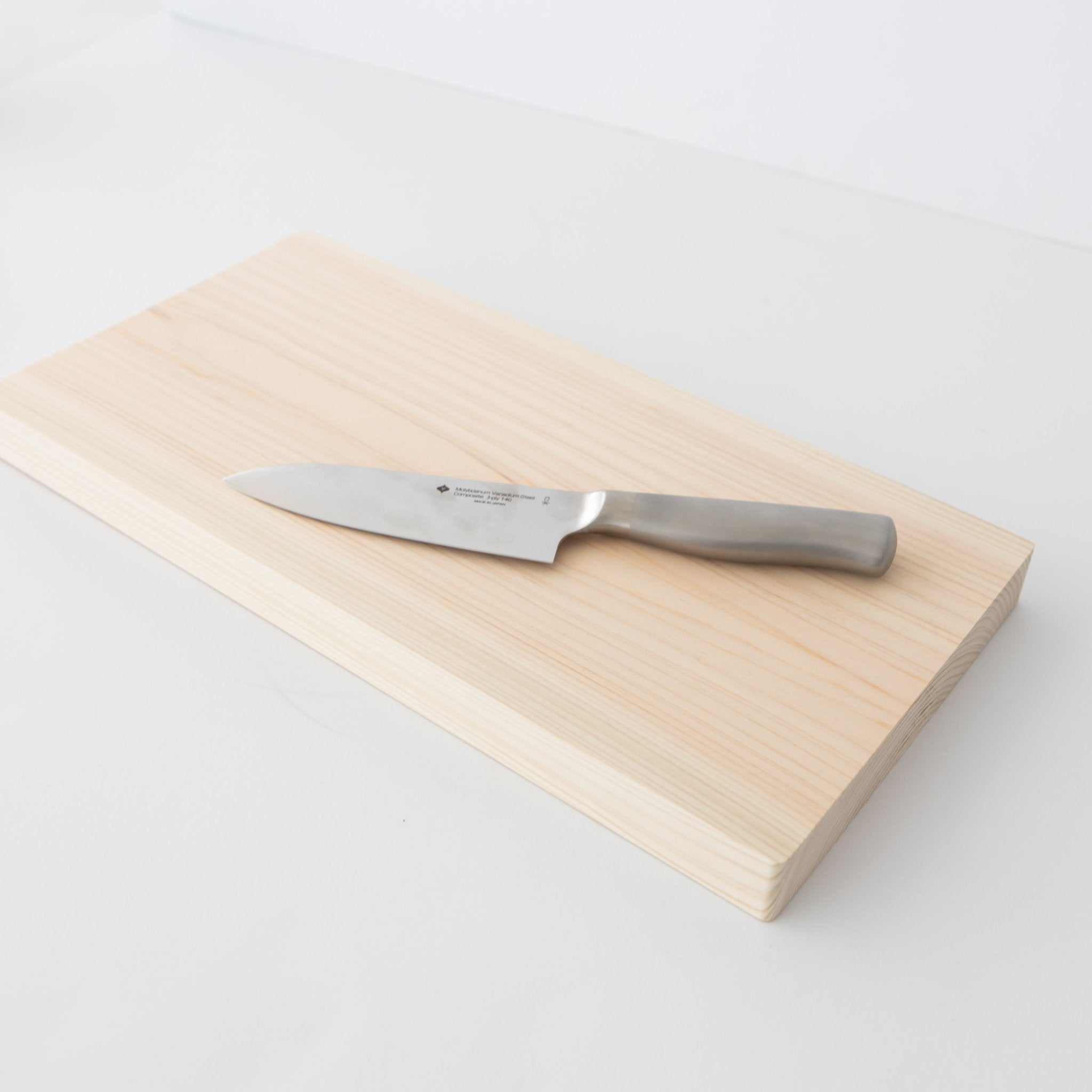Hinoki Cutting Board With Metal Tray