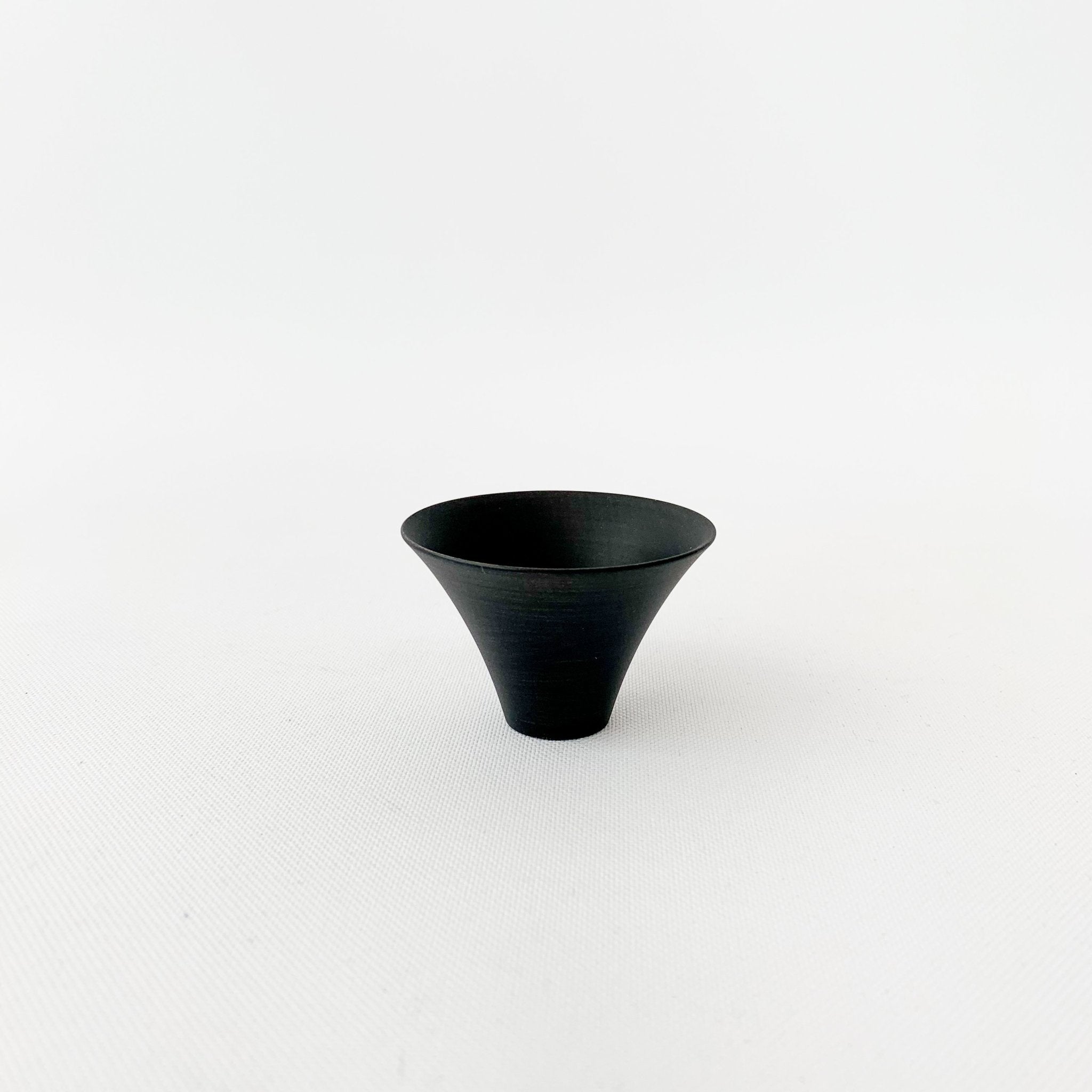 tohka-sake-cups-by-gato-mikio-